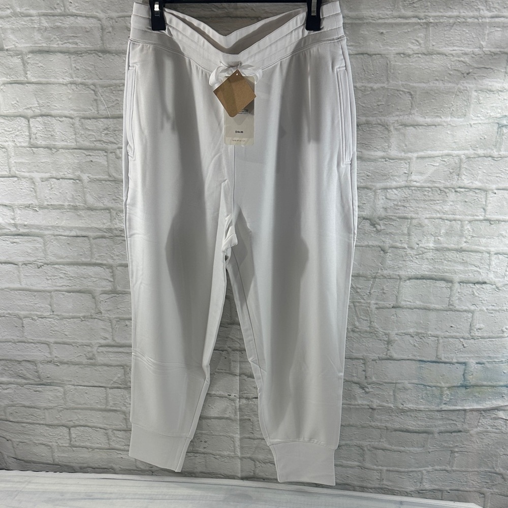 Fabletics Woman’s White Joggers